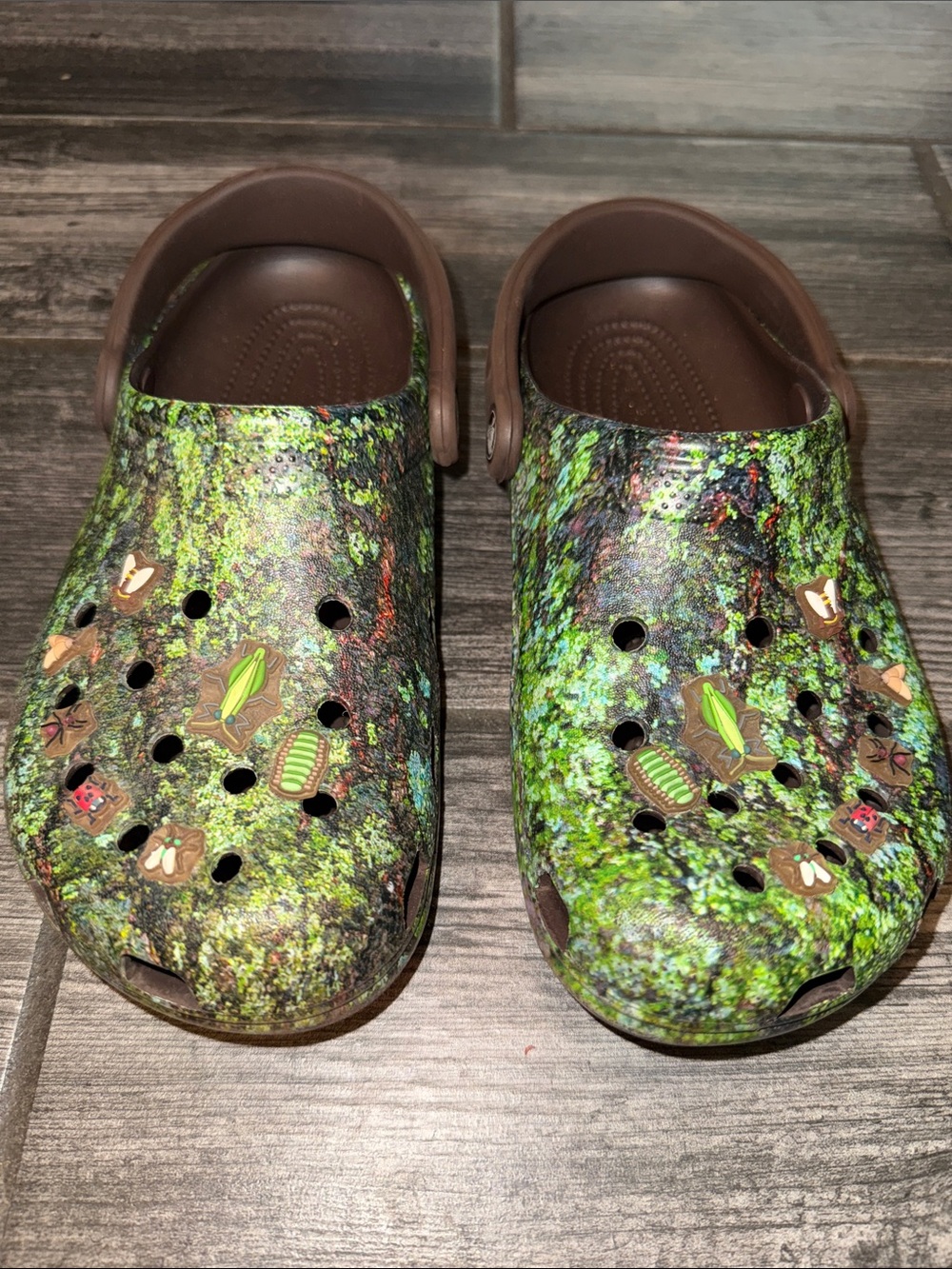 CROCS Women’s Brown & Green Moss-Print Clog - Picture 2 of 6